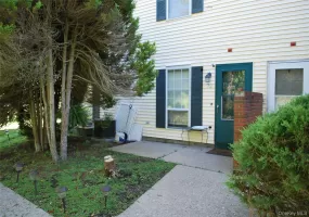 72 The Rise, Warwick (town), NY, 2 Bedrooms Bedrooms, 5 Rooms Rooms,1 BathroomBathrooms,Residential Lease,For Rent,The Rise,0,1046009 72 The Rise, Warwick (town), NY, 2 Bedrooms Bedrooms, 5 Rooms Rooms,1 BathroomBathrooms,Residential Lease,For Rent,The Rise,0,1046009