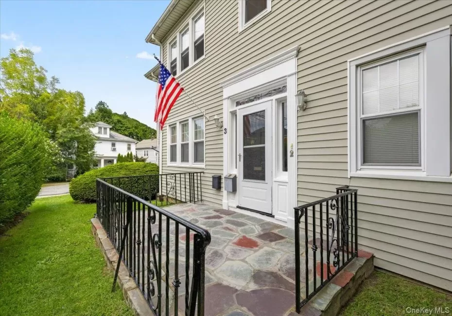 Welcome to 3 Merritt Avenue, Eastchester Welcome to 3 Merritt Avenue, Eastchester