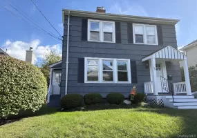 46 Sterling Court, Huntington, NY, 3 Bedrooms Bedrooms, 7 Rooms Rooms,1 BathroomBathrooms,Residential Lease,For Rent,Sterling,0,1007406 46 Sterling Court, Huntington, NY, 3 Bedrooms Bedrooms, 7 Rooms Rooms,1 BathroomBathrooms,Residential Lease,For Rent,Sterling,0,1007406