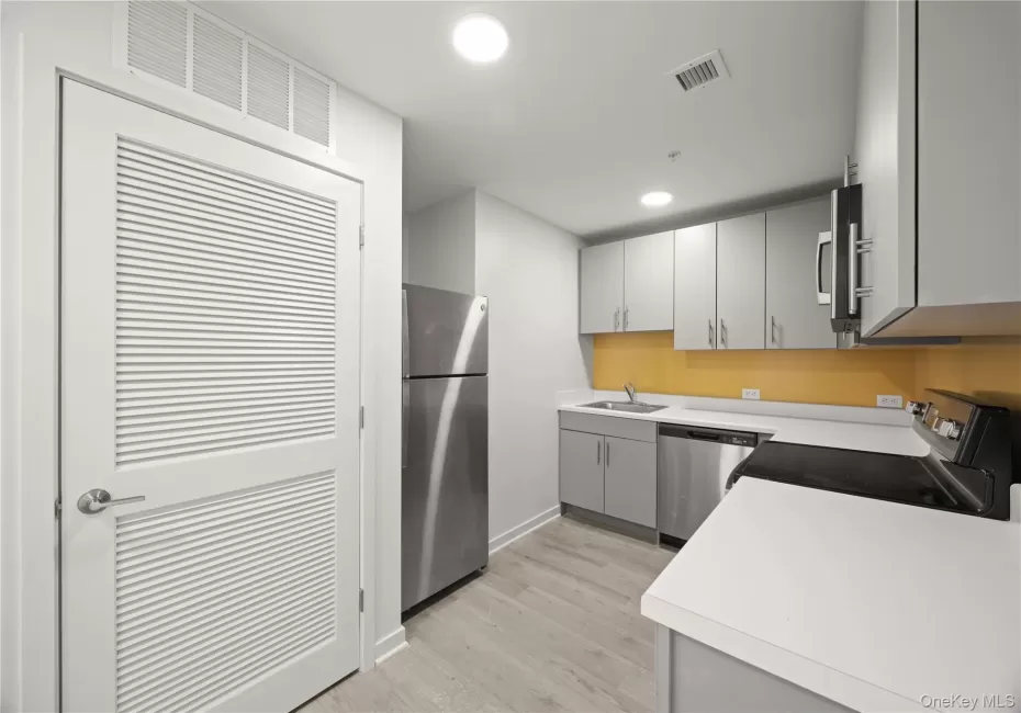 56 Prospect Street, Yonkers, NY, 1 Room Rooms,1 BathroomBathrooms,Residential Lease,For Rent,Prospect,0,1046341 56 Prospect Street, Yonkers, NY, 1 Room Rooms,1 BathroomBathrooms,Residential Lease,For Rent,Prospect,0,1046341