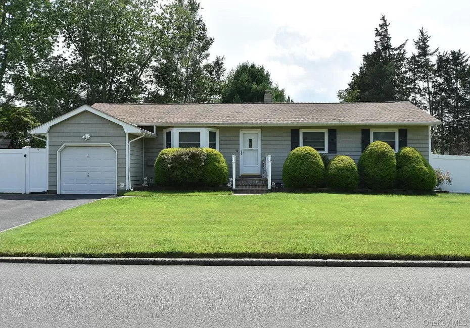 14 Milburn Road, Brookhaven, NY, 3 Bedrooms Bedrooms, 6 Rooms Rooms,1 BathroomBathrooms,Residential,For Rent,Milburn,0,1042839 14 Milburn Road, Brookhaven, NY, 3 Bedrooms Bedrooms, 6 Rooms Rooms,1 BathroomBathrooms,Residential,For Rent,Milburn,0,1042839