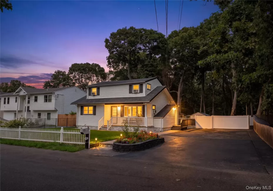 65 Carr Lane, Brookhaven, NY, 5 Bedrooms Bedrooms, 8 Rooms Rooms,2 BathroomsBathrooms,Residential,For Rent,Carr,0,1046182 65 Carr Lane, Brookhaven, NY, 5 Bedrooms Bedrooms, 8 Rooms Rooms,2 BathroomsBathrooms,Residential,For Rent,Carr,0,1046182