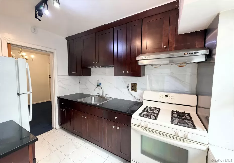 32-43 90th Street, New York, NY, 1 Bedroom Bedrooms, 3 Rooms Rooms,1 BathroomBathrooms,Residential,For Rent,90th,0,1046044 32-43 90th Street, New York, NY, 1 Bedroom Bedrooms, 3 Rooms Rooms,1 BathroomBathrooms,Residential,For Rent,90th,0,1046044