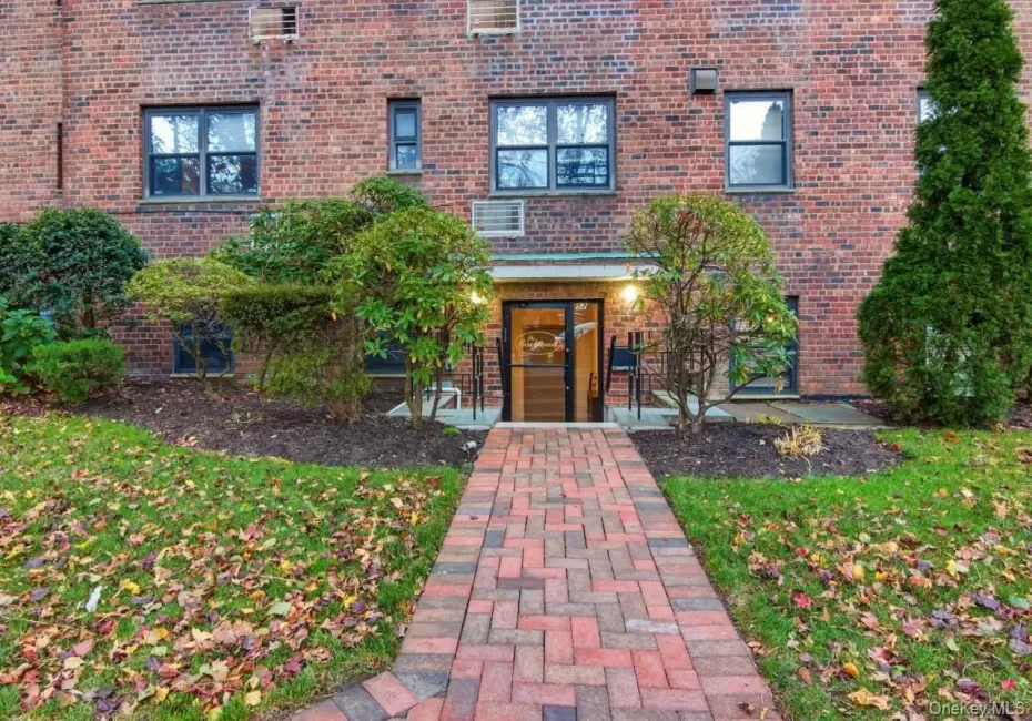 52 Brompton Road, North Hempstead, NY, 2 Bedrooms Bedrooms, 4 Rooms Rooms,1 BathroomBathrooms,Residential,For Rent,Brompton,0,1045644 52 Brompton Road, North Hempstead, NY, 2 Bedrooms Bedrooms, 4 Rooms Rooms,1 BathroomBathrooms,Residential,For Rent,Brompton,0,1045644