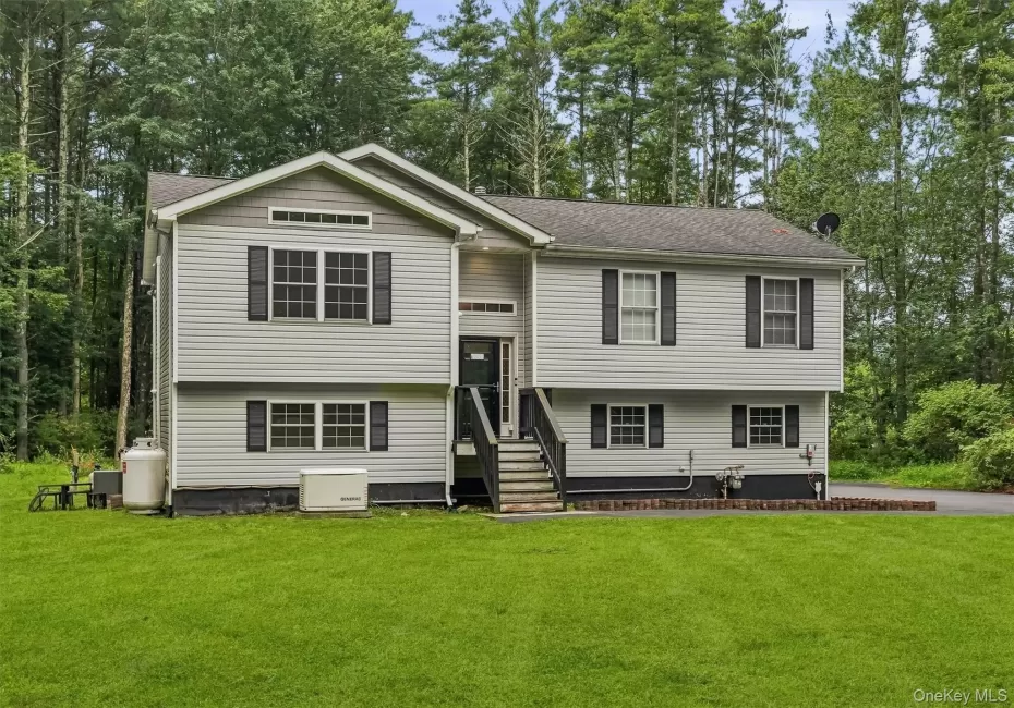 4 Ross Lane, Deerpark, NY, 3 Bedrooms Bedrooms, 7 Rooms Rooms,3 BathroomsBathrooms,Residential,For Rent,Ross,0,1037762 4 Ross Lane, Deerpark, NY, 3 Bedrooms Bedrooms, 7 Rooms Rooms,3 BathroomsBathrooms,Residential,For Rent,Ross,0,1037762