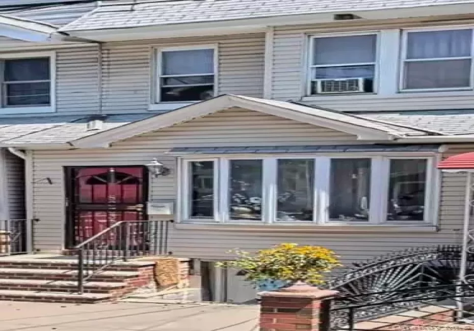 89-33 91st Street, New York, NY, 4 Bedrooms Bedrooms, 7 Rooms Rooms,2 BathroomsBathrooms,Residential,For Rent,91st,0,1046089 89-33 91st Street, New York, NY, 4 Bedrooms Bedrooms, 7 Rooms Rooms,2 BathroomsBathrooms,Residential,For Rent,91st,0,1046089