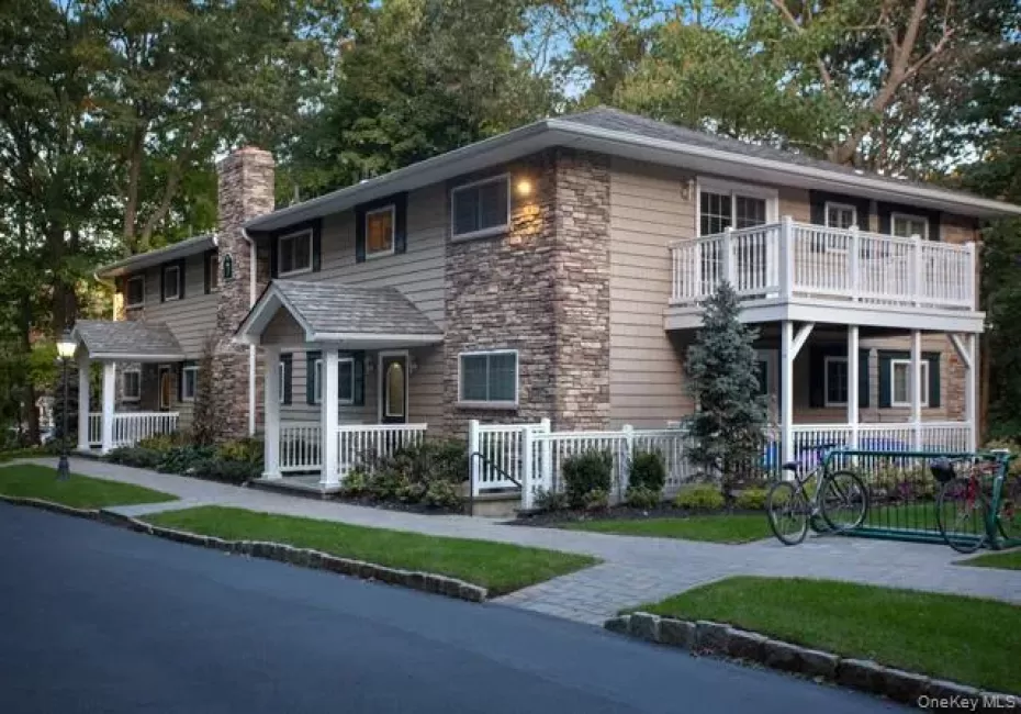 1-2B Dark Hollow Road, Brookhaven, NY, 2 Bedrooms Bedrooms, 5 Rooms Rooms,1 BathroomBathrooms,Residential Lease,For Rent,Dark Hollow,0,1046318 1-2B Dark Hollow Road, Brookhaven, NY, 2 Bedrooms Bedrooms, 5 Rooms Rooms,1 BathroomBathrooms,Residential Lease,For Rent,Dark Hollow,0,1046318