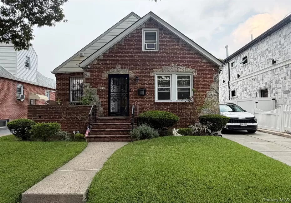122-13 149th Avenue, New York, NY, 4 Bedrooms Bedrooms, 8 Rooms Rooms,1 BathroomBathrooms,Residential,For Rent,149th,0,1046477 122-13 149th Avenue, New York, NY, 4 Bedrooms Bedrooms, 8 Rooms Rooms,1 BathroomBathrooms,Residential,For Rent,149th,0,1046477