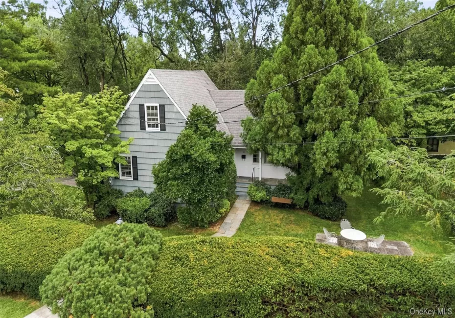 20 Bird Place, White Plains, NY, 4 Bedrooms Bedrooms, 6 Rooms Rooms,2 BathroomsBathrooms,Residential,For Rent,Bird,0,1031286 20 Bird Place, White Plains, NY, 4 Bedrooms Bedrooms, 6 Rooms Rooms,2 BathroomsBathrooms,Residential,For Rent,Bird,0,1031286