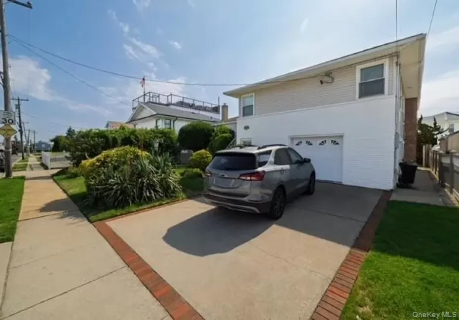 116 Greenway Road, Hempstead, NY, 1 Bedroom Bedrooms, 4 Rooms Rooms,1 BathroomBathrooms,Residential Lease,For Rent,Greenway,0,1046608 116 Greenway Road, Hempstead, NY, 1 Bedroom Bedrooms, 4 Rooms Rooms,1 BathroomBathrooms,Residential Lease,For Rent,Greenway,0,1046608