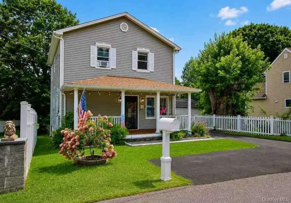 Welcome to 15 Roslyn Rd! Welcome to 15 Roslyn Rd!