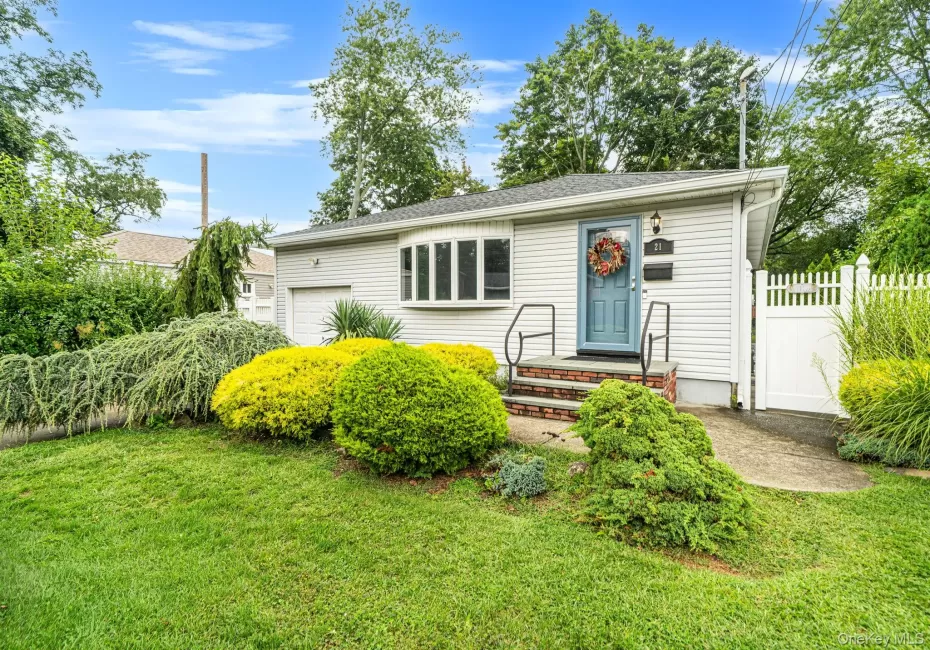 21 Pearsall Place, Babylon, NY, 3 Bedrooms Bedrooms, 6 Rooms Rooms,2 BathroomsBathrooms,Residential,For Rent,Pearsall,0,1043589 21 Pearsall Place, Babylon, NY, 3 Bedrooms Bedrooms, 6 Rooms Rooms,2 BathroomsBathrooms,Residential,For Rent,Pearsall,0,1043589
