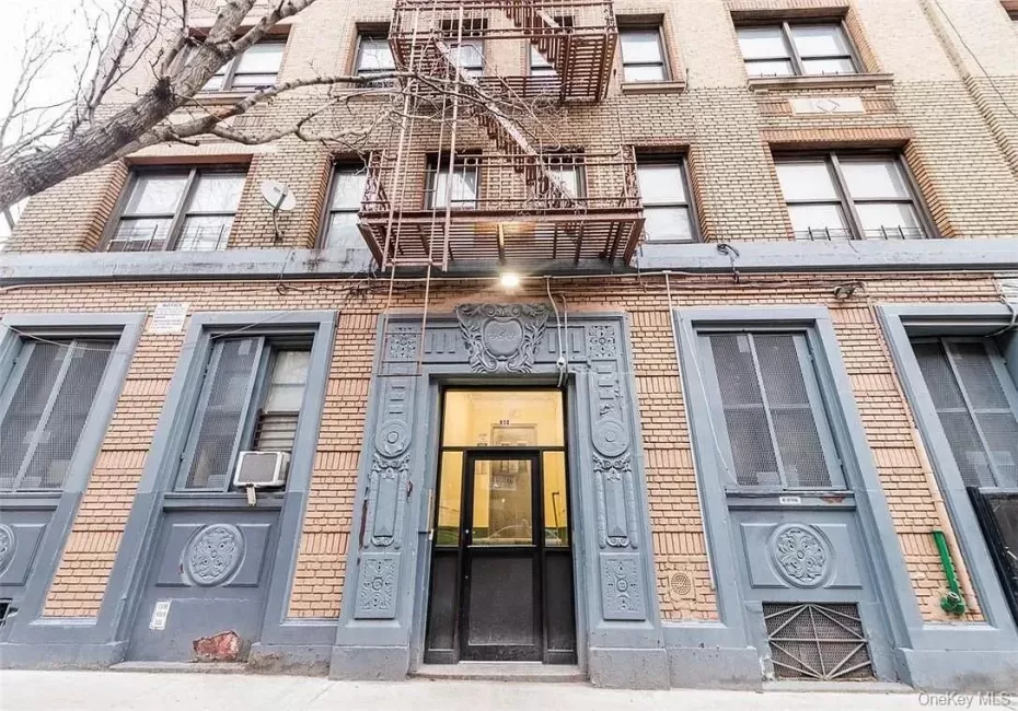 950 Hoe Avenue, New York, NY, 4 Bedrooms Bedrooms, 6 Rooms Rooms,1 BathroomBathrooms,Residential,For Rent,Hoe,0,1046562 950 Hoe Avenue, New York, NY, 4 Bedrooms Bedrooms, 6 Rooms Rooms,1 BathroomBathrooms,Residential,For Rent,Hoe,0,1046562