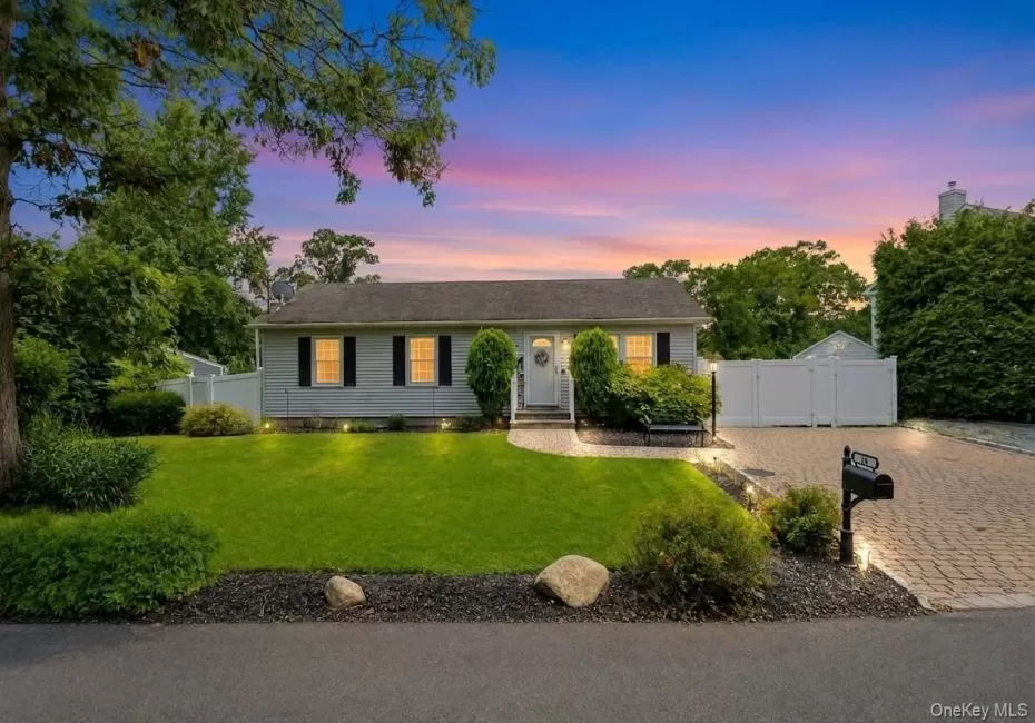 18 Hillcrest Road, Brookhaven, NY, 3 Bedrooms Bedrooms, 9 Rooms Rooms,1 BathroomBathrooms,Residential,For Rent,Hillcrest,0,1046492 18 Hillcrest Road, Brookhaven, NY, 3 Bedrooms Bedrooms, 9 Rooms Rooms,1 BathroomBathrooms,Residential,For Rent,Hillcrest,0,1046492