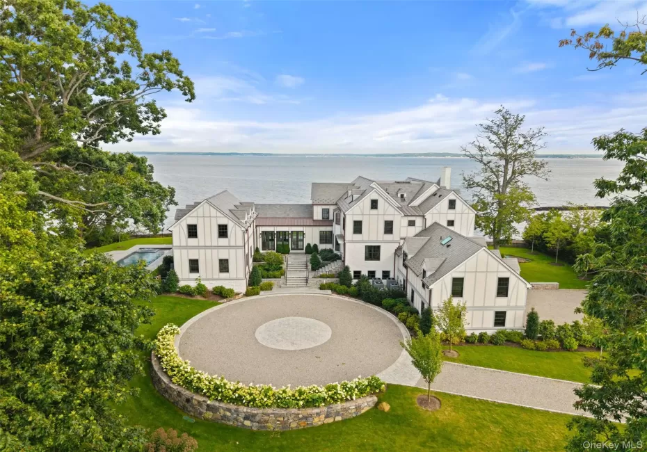Welcome to The Bluffs at Premium Point, an extraordinary a once-in-a-generation opportunity to acquire one of the most significant waterfront estates on Long Island Sound. Built by Cum Laude Group, one of Westchester’s premier luxury builders. Welcome to The Bluffs at Premium Point, an extraordinary a once-in-a-generation opportunity to acquire one of the most significant waterfront estates on Long Island Sound. Built by Cum Laude Group, one of Westchester’s premier luxury builders.
