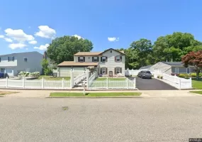 384 SINGINGWOOD Drive, Islip, NY, 5 Bedrooms Bedrooms, 9 Rooms Rooms,3 BathroomsBathrooms,Residential,For Rent,SINGINGWOOD,0,1046708 384 SINGINGWOOD Drive, Islip, NY, 5 Bedrooms Bedrooms, 9 Rooms Rooms,3 BathroomsBathrooms,Residential,For Rent,SINGINGWOOD,0,1046708