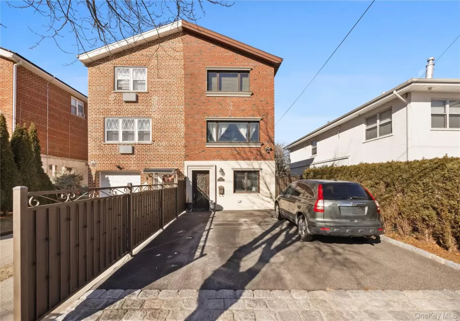 229 Ditmars Street, New York, NY, 3 Bedrooms Bedrooms, 8 Rooms Rooms,3 BathroomsBathrooms,Residential,For Rent,Ditmars,0,1046694 229 Ditmars Street, New York, NY, 3 Bedrooms Bedrooms, 8 Rooms Rooms,3 BathroomsBathrooms,Residential,For Rent,Ditmars,0,1046694