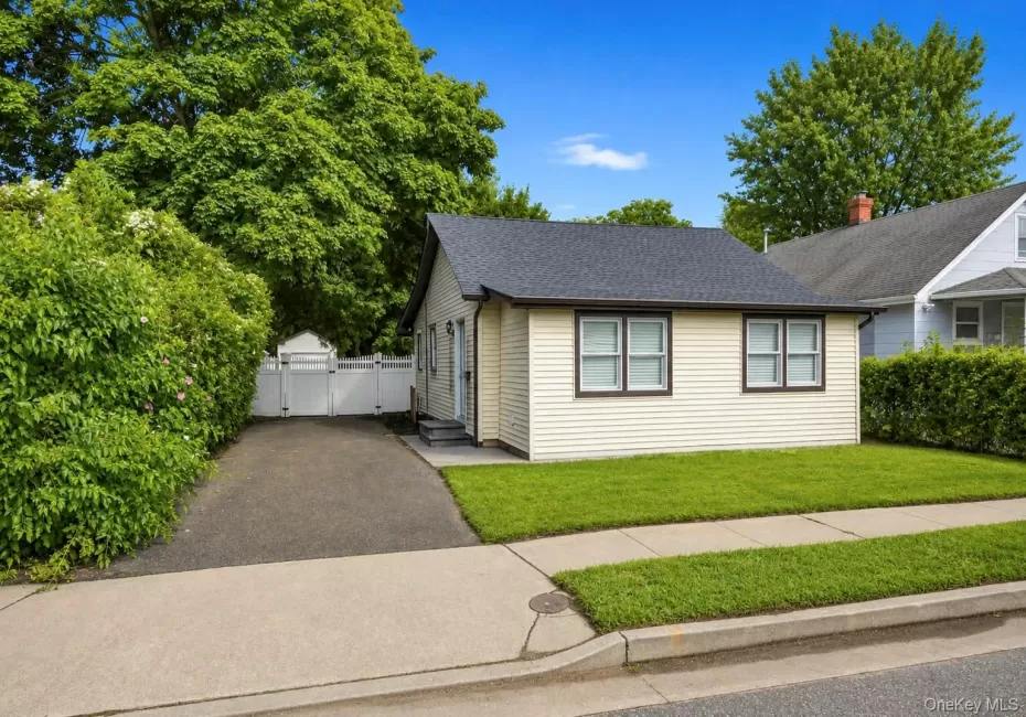 31 Oakland Avenue, Brookhaven, NY, 3 Bedrooms Bedrooms, 5 Rooms Rooms,2 BathroomsBathrooms,Residential,For Rent,Oakland,0,1029243 31 Oakland Avenue, Brookhaven, NY, 3 Bedrooms Bedrooms, 5 Rooms Rooms,2 BathroomsBathrooms,Residential,For Rent,Oakland,0,1029243