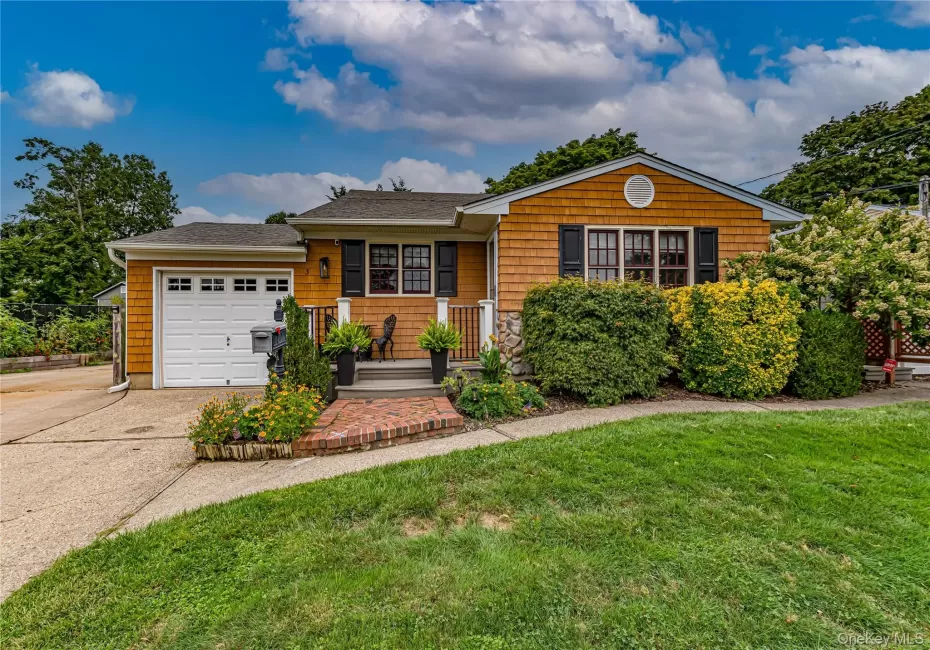 3 Peary Lane, Smithtown, NY, 3 Bedrooms Bedrooms, 7 Rooms Rooms,2 BathroomsBathrooms,Residential,For Rent,Peary,0,1046645 3 Peary Lane, Smithtown, NY, 3 Bedrooms Bedrooms, 7 Rooms Rooms,2 BathroomsBathrooms,Residential,For Rent,Peary,0,1046645