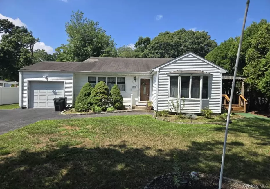 1556 Gardiner Drive, Islip, NY, 3 Bedrooms Bedrooms, 7 Rooms Rooms,1 BathroomBathrooms,Residential,For Rent,Gardiner,0,1046781 1556 Gardiner Drive, Islip, NY, 3 Bedrooms Bedrooms, 7 Rooms Rooms,1 BathroomBathrooms,Residential,For Rent,Gardiner,0,1046781