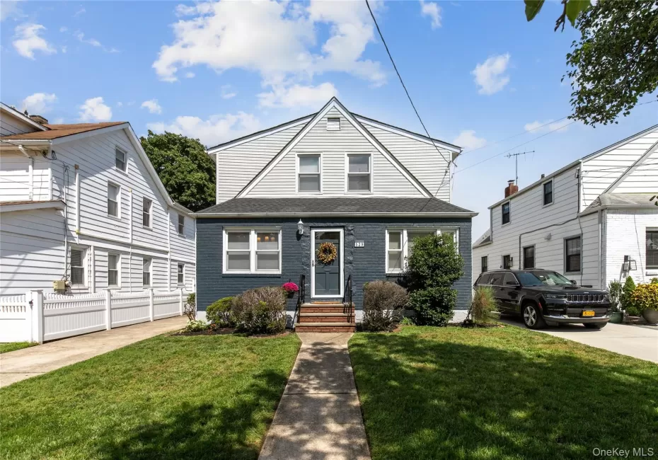 529 7th Avenue, North Hempstead, NY, 6 Bedrooms Bedrooms, 11 Rooms Rooms,2 BathroomsBathrooms,Residential,For Rent,7th,0,1046926 529 7th Avenue, North Hempstead, NY, 6 Bedrooms Bedrooms, 11 Rooms Rooms,2 BathroomsBathrooms,Residential,For Rent,7th,0,1046926