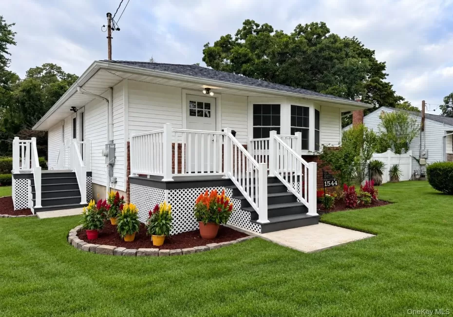 1544 Thompson Drive, Islip, NY, 3 Bedrooms Bedrooms, 6 Rooms Rooms,1 BathroomBathrooms,Residential,For Rent,Thompson,0,1046929 1544 Thompson Drive, Islip, NY, 3 Bedrooms Bedrooms, 6 Rooms Rooms,1 BathroomBathrooms,Residential,For Rent,Thompson,0,1046929