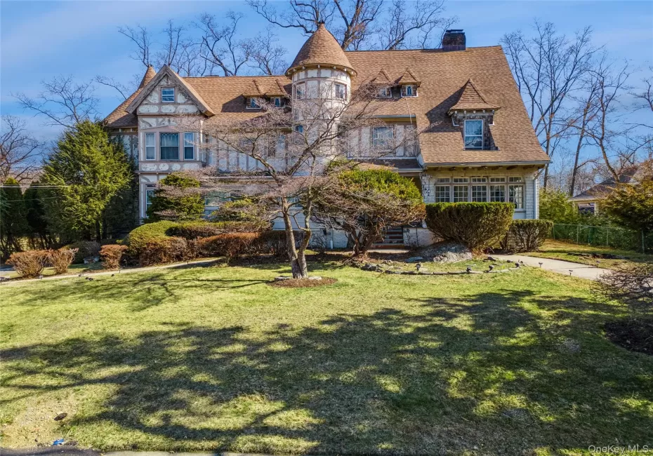 7 The Court, New Rochelle, NY, 6 Bedrooms Bedrooms, 18 Rooms Rooms,5 BathroomsBathrooms,Residential,For Rent,The,0,971364 7 The Court, New Rochelle, NY, 6 Bedrooms Bedrooms, 18 Rooms Rooms,5 BathroomsBathrooms,Residential,For Rent,The,0,971364