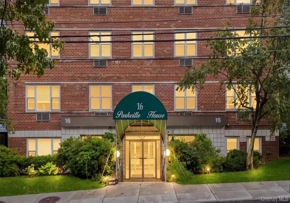 Welcome to 16 Lake Street!Parkville House Welcome to 16 Lake Street!Parkville House