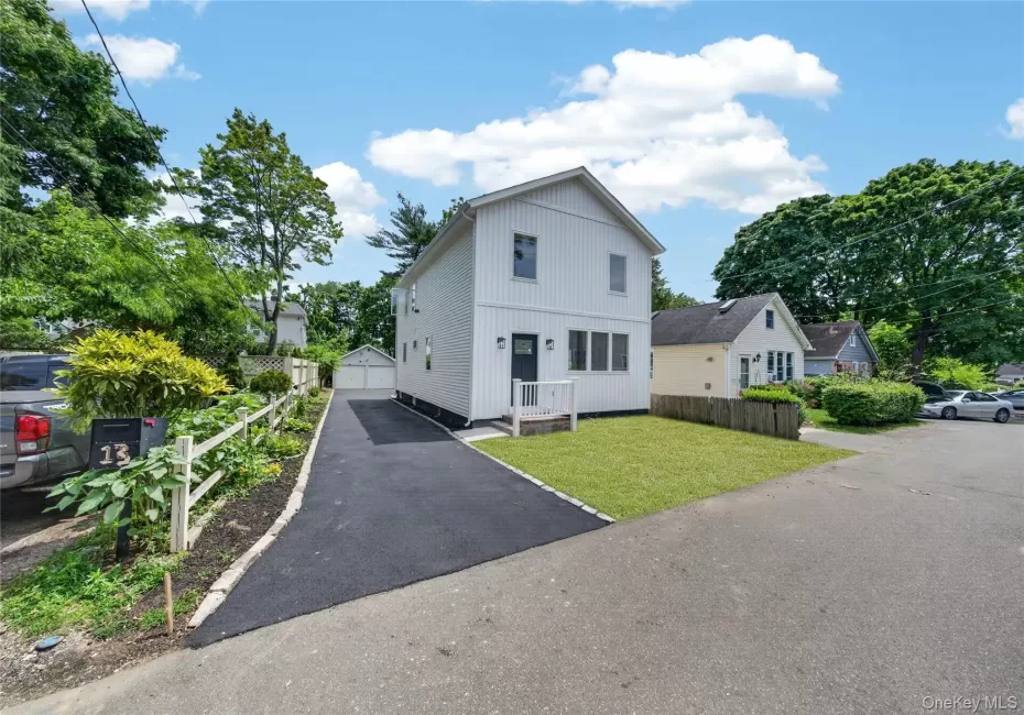 15 Grand Place, Huntington, NY, 5 Bedrooms Bedrooms, 10 Rooms Rooms,3 BathroomsBathrooms,Residential,For Rent,Grand,0,1047035 15 Grand Place, Huntington, NY, 5 Bedrooms Bedrooms, 10 Rooms Rooms,3 BathroomsBathrooms,Residential,For Rent,Grand,0,1047035