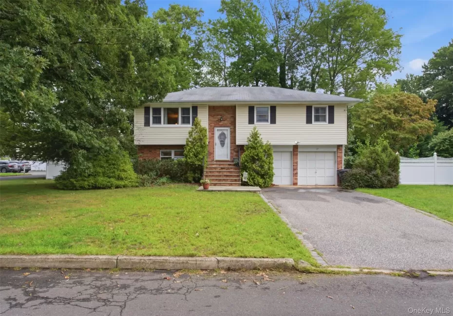 17 Jerome Street, Smithtown, NY, 4 Bedrooms Bedrooms, 8 Rooms Rooms,2 BathroomsBathrooms,Residential Lease,For Rent,Jerome,0,1046497 17 Jerome Street, Smithtown, NY, 4 Bedrooms Bedrooms, 8 Rooms Rooms,2 BathroomsBathrooms,Residential Lease,For Rent,Jerome,0,1046497