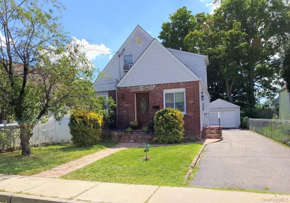 118 Wellington Street, Hempstead, NY, 4 Bedrooms Bedrooms, 7 Rooms Rooms,2 BathroomsBathrooms,Residential,For Rent,Wellington,0,1043094 118 Wellington Street, Hempstead, NY, 4 Bedrooms Bedrooms, 7 Rooms Rooms,2 BathroomsBathrooms,Residential,For Rent,Wellington,0,1043094