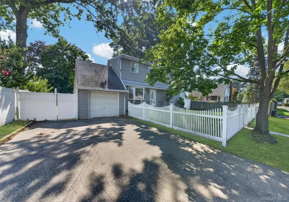 10 Field Place, Huntington, NY, 4 Bedrooms Bedrooms, 8 Rooms Rooms,2 BathroomsBathrooms,Residential,For Rent,Field,0,1047007 10 Field Place, Huntington, NY, 4 Bedrooms Bedrooms, 8 Rooms Rooms,2 BathroomsBathrooms,Residential,For Rent,Field,0,1047007