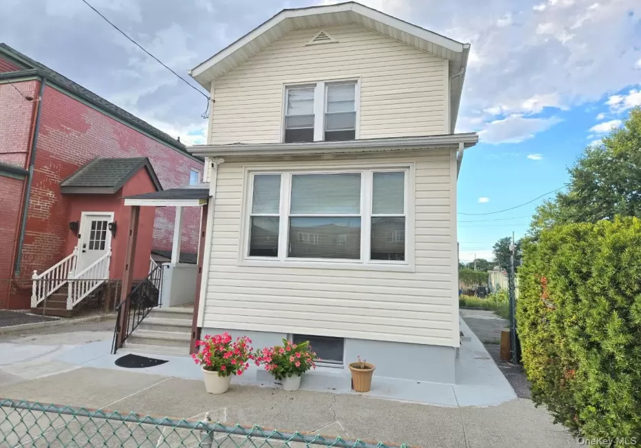 3175 Layton Avenue, New York, NY, 3 Bedrooms Bedrooms, 6 Rooms Rooms,1 BathroomBathrooms,Residential Lease,For Rent,Layton,0,1047088 3175 Layton Avenue, New York, NY, 3 Bedrooms Bedrooms, 6 Rooms Rooms,1 BathroomBathrooms,Residential Lease,For Rent,Layton,0,1047088