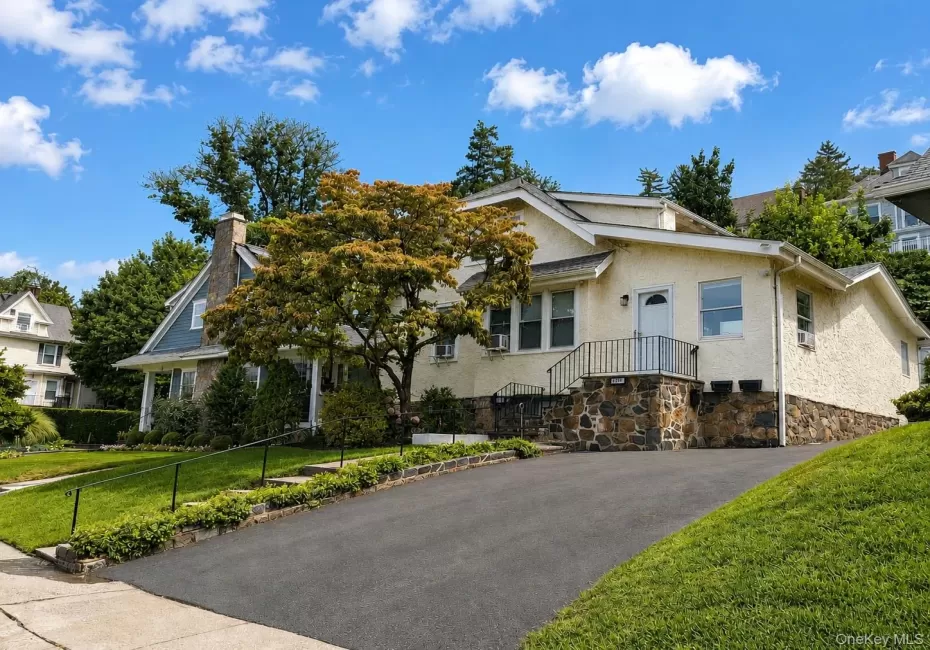 120 Broadway, Greenburgh, NY, 3 Bedrooms Bedrooms, 5 Rooms Rooms,1 BathroomBathrooms,Residential Lease,For Rent,Broadway,0,1045306 120 Broadway, Greenburgh, NY, 3 Bedrooms Bedrooms, 5 Rooms Rooms,1 BathroomBathrooms,Residential Lease,For Rent,Broadway,0,1045306