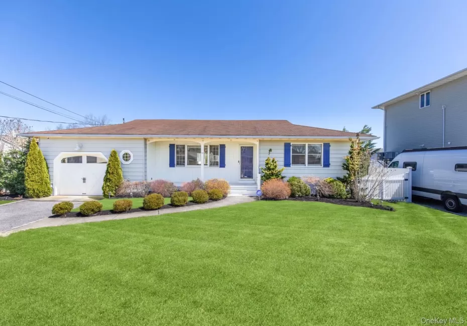 13 Marlin Road, Southampton, NY, 3 Bedrooms Bedrooms, 5 Rooms Rooms,2 BathroomsBathrooms,Residential,For Rent,Marlin,0,1047047 13 Marlin Road, Southampton, NY, 3 Bedrooms Bedrooms, 5 Rooms Rooms,2 BathroomsBathrooms,Residential,For Rent,Marlin,0,1047047