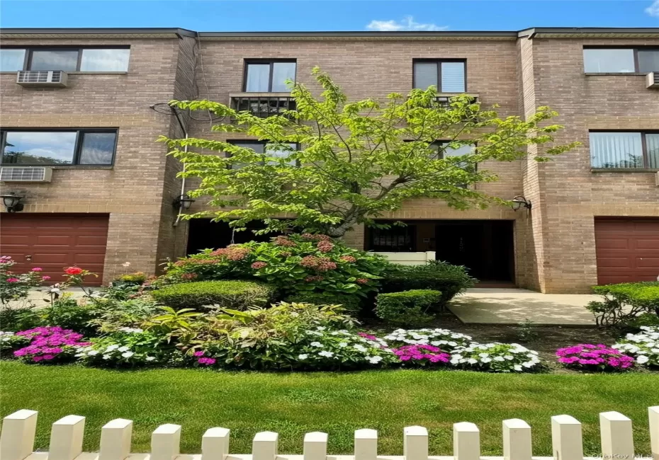 153-14 83rd Street, New York, NY, 3 Bedrooms Bedrooms, 9 Rooms Rooms,2 BathroomsBathrooms,Residential,For Rent,83rd,0,1047440 153-14 83rd Street, New York, NY, 3 Bedrooms Bedrooms, 9 Rooms Rooms,2 BathroomsBathrooms,Residential,For Rent,83rd,0,1047440