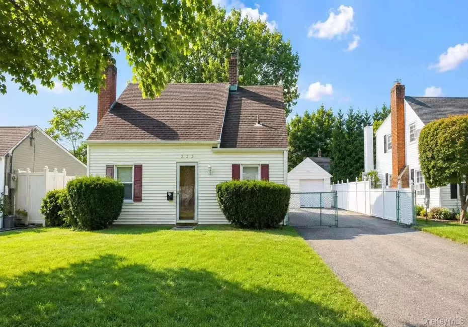 326 Curtis Avenue, North Hempstead, NY, 3 Bedrooms Bedrooms, 8 Rooms Rooms,2 BathroomsBathrooms,Residential,For Rent,Curtis,0,1047361 326 Curtis Avenue, North Hempstead, NY, 3 Bedrooms Bedrooms, 8 Rooms Rooms,2 BathroomsBathrooms,Residential,For Rent,Curtis,0,1047361
