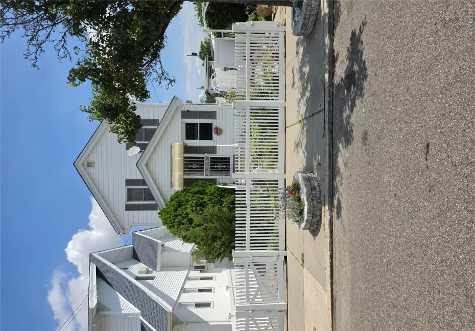 160-41 99th Street, New York, NY, 3 Bedrooms Bedrooms, 8 Rooms Rooms,2 BathroomsBathrooms,Residential,For Rent,99th,0,1046429 160-41 99th Street, New York, NY, 3 Bedrooms Bedrooms, 8 Rooms Rooms,2 BathroomsBathrooms,Residential,For Rent,99th,0,1046429