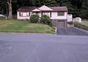 23 Windwood Drive, Newburgh (town), NY, 3 Bedrooms Bedrooms, 8 Rooms Rooms,2 BathroomsBathrooms,Residential,For Rent,Windwood,0,1044736 23 Windwood Drive, Newburgh (town), NY, 3 Bedrooms Bedrooms, 8 Rooms Rooms,2 BathroomsBathrooms,Residential,For Rent,Windwood,0,1044736