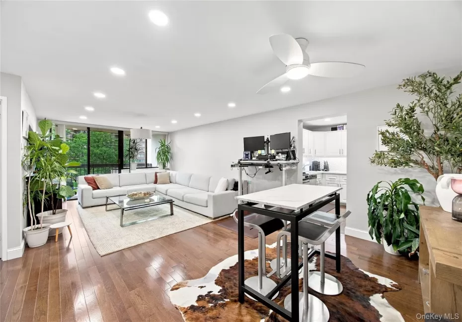 1 Bay Club Drive, New York, NY, 1 Bedroom Bedrooms, 3 Rooms Rooms,1 BathroomBathrooms,Residential,For Rent,Bay Club,0,1046930 1 Bay Club Drive, New York, NY, 1 Bedroom Bedrooms, 3 Rooms Rooms,1 BathroomBathrooms,Residential,For Rent,Bay Club,0,1046930