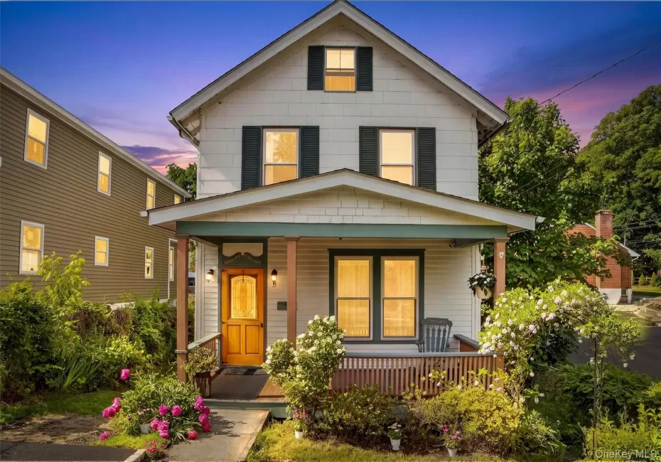 Welcome to charming 33 Maurice Avenue, located in the Village of Ossining, NY. Welcome to charming 33 Maurice Avenue, located in the Village of Ossining, NY.