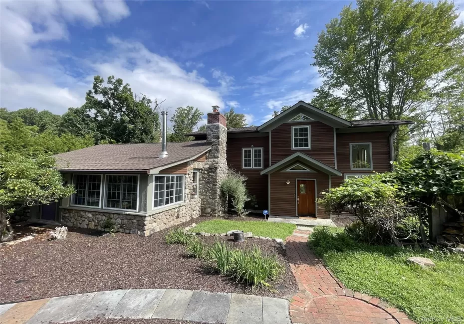 Welcome to this magnificent property surrounded by privacy & tranquility Welcome to this magnificent property surrounded by privacy & tranquility