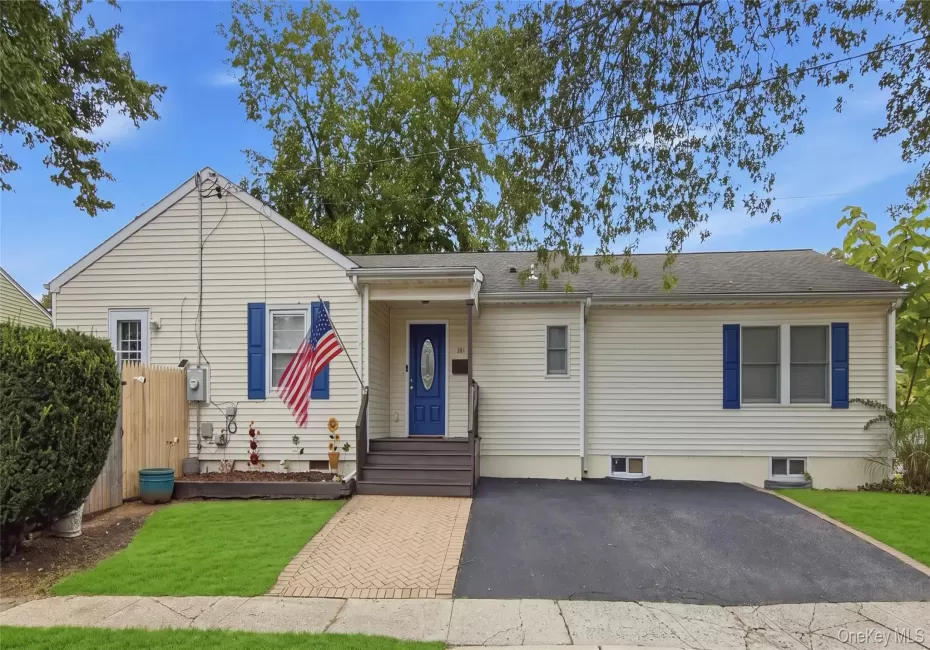 301 Laurel Road, Huntington, NY, 3 Bedrooms Bedrooms, 8 Rooms Rooms,2 BathroomsBathrooms,Residential,For Rent,Laurel,0,1042495 301 Laurel Road, Huntington, NY, 3 Bedrooms Bedrooms, 8 Rooms Rooms,2 BathroomsBathrooms,Residential,For Rent,Laurel,0,1042495