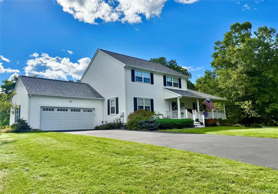 BEAUTIFUL COLONIAL OFFERS THREE BEDROOMS AND A DEN, 2.1 BATHS. THE PRIMARY BR SUITE IS ON THE FIRST FLOOR. BEAUTIFUL COLONIAL OFFERS THREE BEDROOMS AND A DEN, 2.1 BATHS. THE PRIMARY BR SUITE IS ON THE FIRST FLOOR.