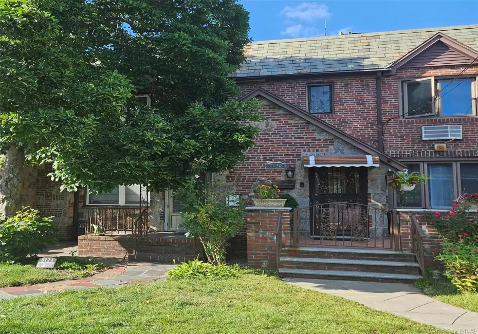 8121 77th Avenue, New York, NY, 3 Bedrooms Bedrooms, 6 Rooms Rooms,1 BathroomBathrooms,Residential,For Rent,77th,0,1047359 8121 77th Avenue, New York, NY, 3 Bedrooms Bedrooms, 6 Rooms Rooms,1 BathroomBathrooms,Residential,For Rent,77th,0,1047359