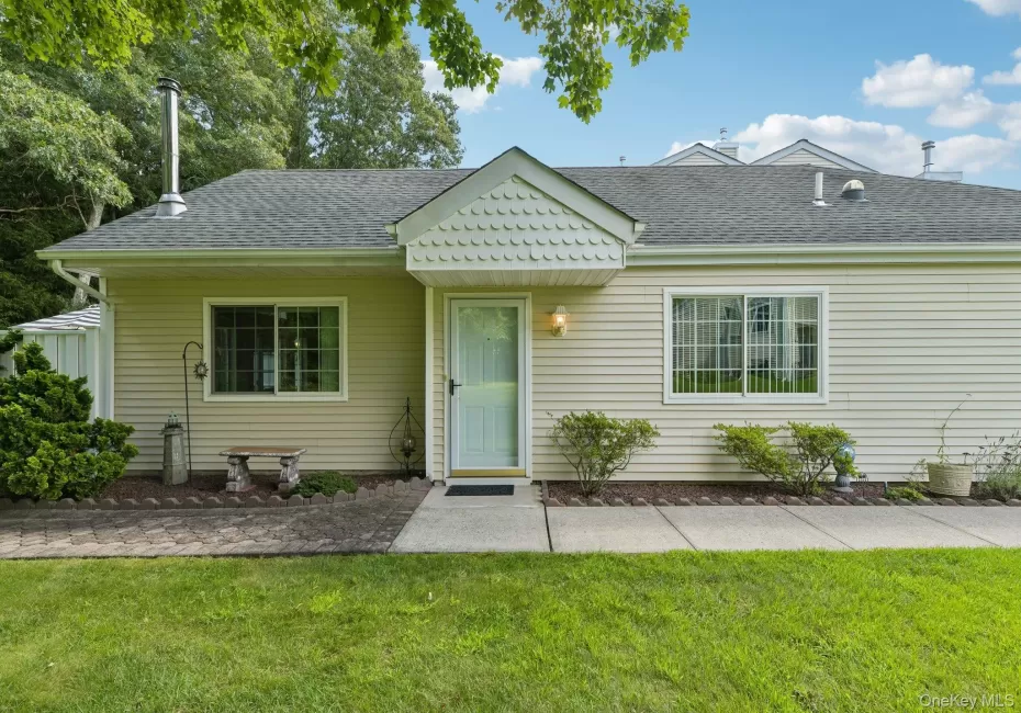 127 Farm House Court, Brookhaven, NY, 2 Bedrooms Bedrooms, 5 Rooms Rooms,2 BathroomsBathrooms,Residential,For Rent,Farm House,0,1043970 127 Farm House Court, Brookhaven, NY, 2 Bedrooms Bedrooms, 5 Rooms Rooms,2 BathroomsBathrooms,Residential,For Rent,Farm House,0,1043970