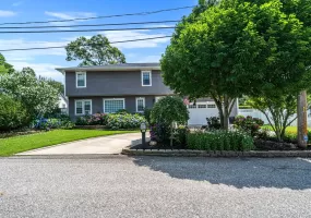 11 Elm Street, Brookhaven, NY, 5 Bedrooms Bedrooms, 10 Rooms Rooms,3 BathroomsBathrooms,Residential,For Rent,Elm,0,1040678 11 Elm Street, Brookhaven, NY, 5 Bedrooms Bedrooms, 10 Rooms Rooms,3 BathroomsBathrooms,Residential,For Rent,Elm,0,1040678