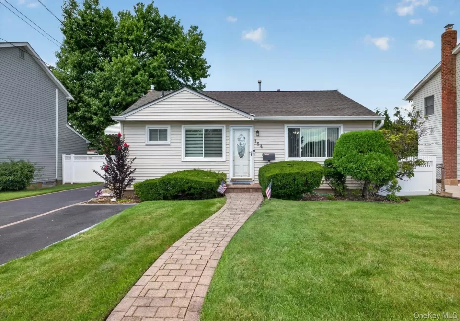 154 Park Lane, Oyster Bay, NY, 3 Bedrooms Bedrooms, 7 Rooms Rooms,2 BathroomsBathrooms,Residential,For Rent,Park,0,1045932 154 Park Lane, Oyster Bay, NY, 3 Bedrooms Bedrooms, 7 Rooms Rooms,2 BathroomsBathrooms,Residential,For Rent,Park,0,1045932