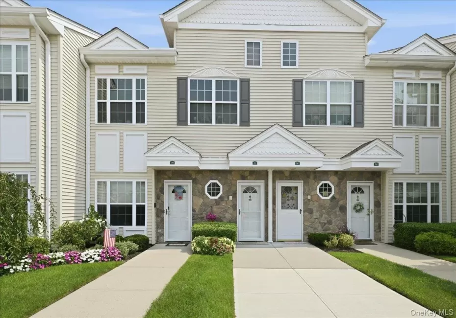 281 Spring Drive, Hempstead, NY, 2 Bedrooms Bedrooms, 6 Rooms Rooms,2 BathroomsBathrooms,Residential,For Rent,Spring,0,1045297 281 Spring Drive, Hempstead, NY, 2 Bedrooms Bedrooms, 6 Rooms Rooms,2 BathroomsBathrooms,Residential,For Rent,Spring,0,1045297