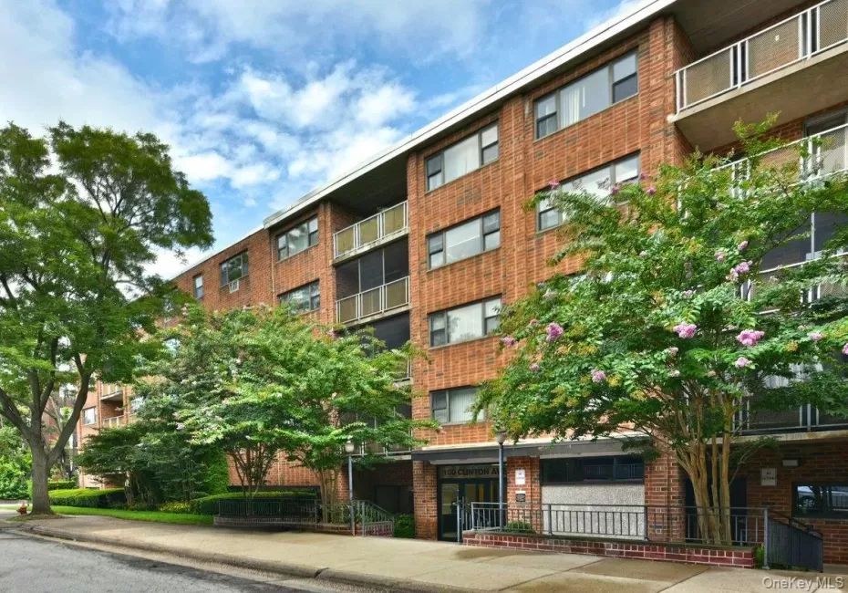 100 Clinton Avenue, Hempstead, NY, 1 Bedroom Bedrooms, 4 Rooms Rooms,1 BathroomBathrooms,Residential,For Rent,Clinton,0,1045246 100 Clinton Avenue, Hempstead, NY, 1 Bedroom Bedrooms, 4 Rooms Rooms,1 BathroomBathrooms,Residential,For Rent,Clinton,0,1045246
